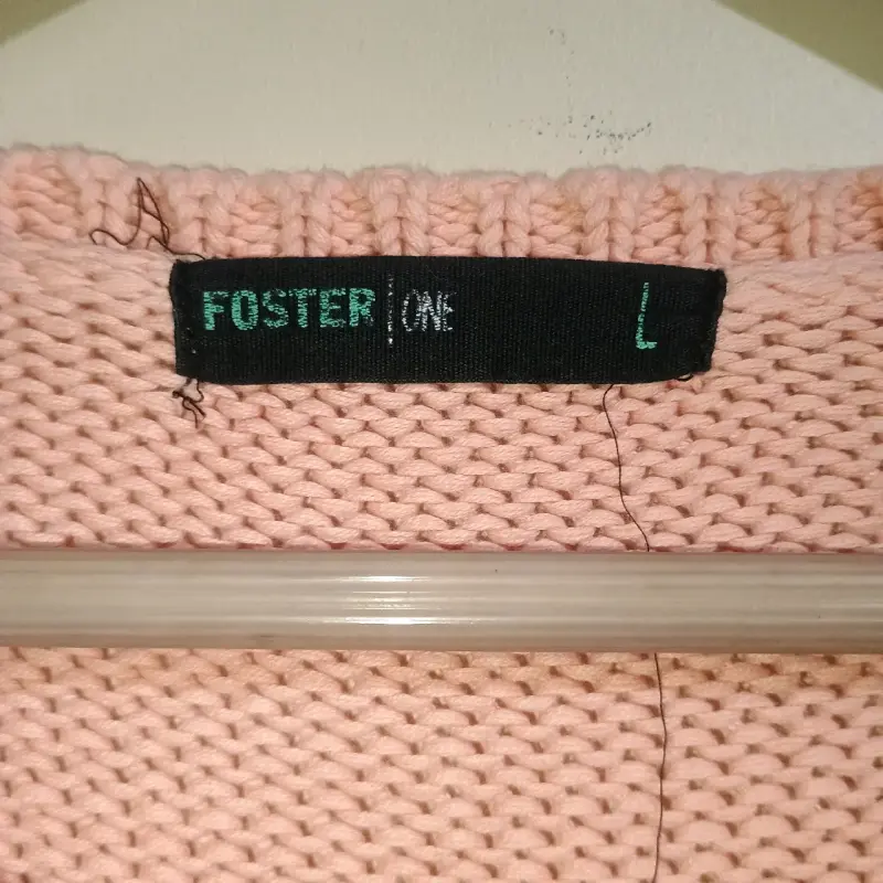 Suéter rosado de punto con diseño calado - 4
