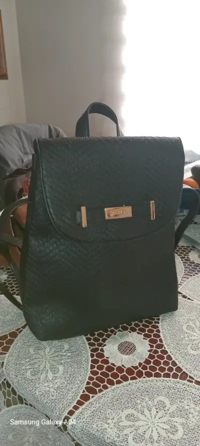 Mochila negra de cuero Secret - miniatura 1