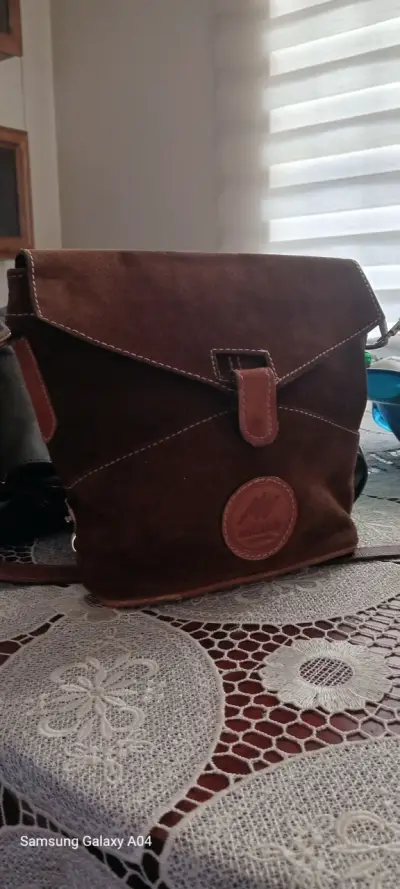 Bolso de cuero marrón estilo vintage - miniatura 1