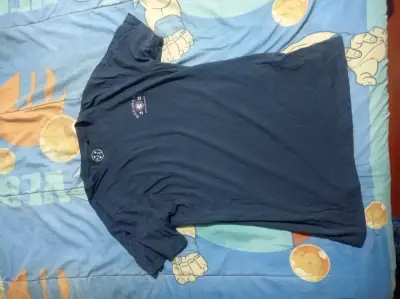 Polera azul con estampado frontal - miniatura 1
