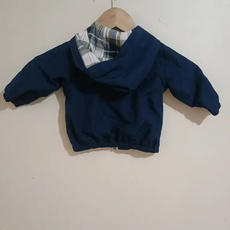 Chaqueta azul para niño con capucha - 2
