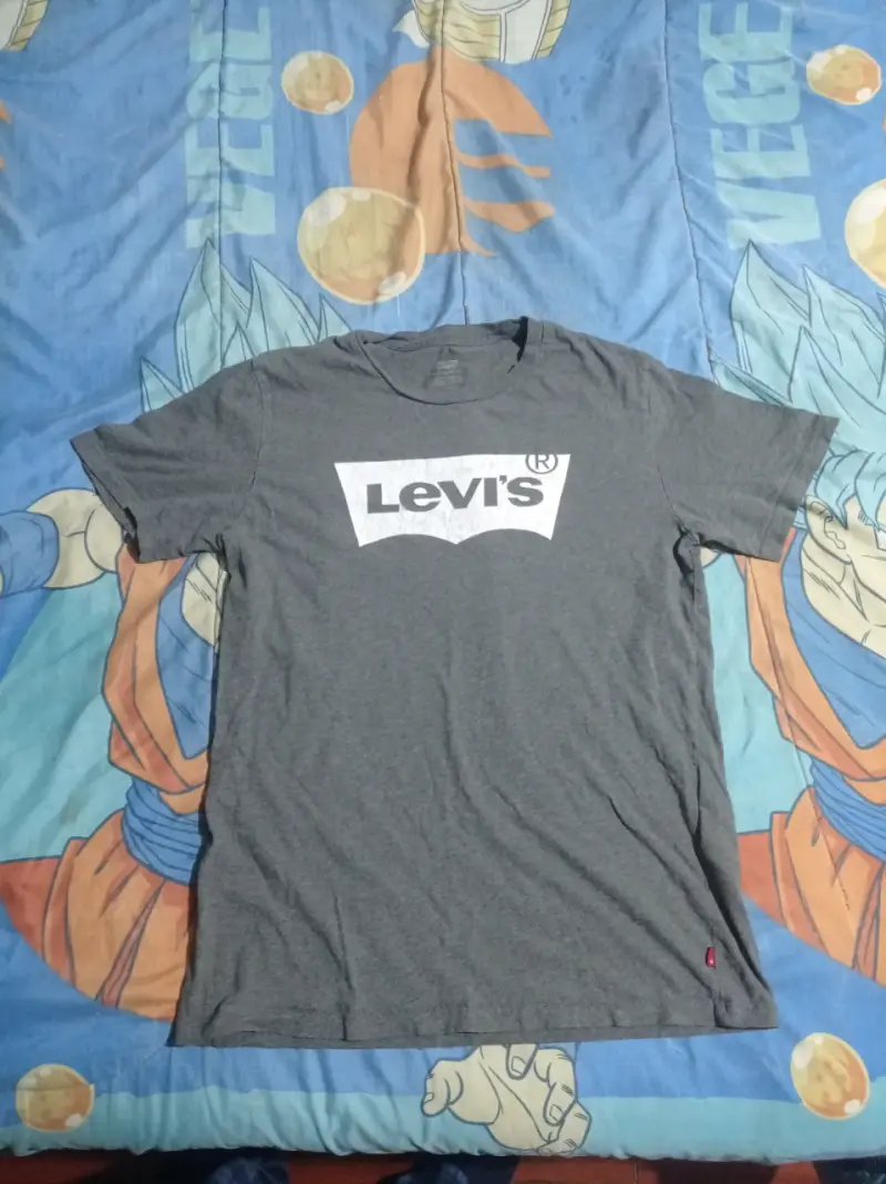 Polera gris Levi's para hombre - 1