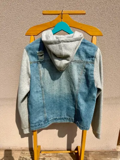 Chaqueta de mezclilla con capucha gris - miniatura 5