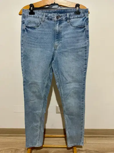 Jeans azul claro para mujer - miniatura 1