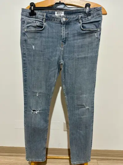 Jeans azul desgastados para mujer - miniatura 1