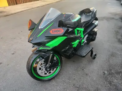 Moto eléctrica infantil Kawasaki verde - miniatura 1