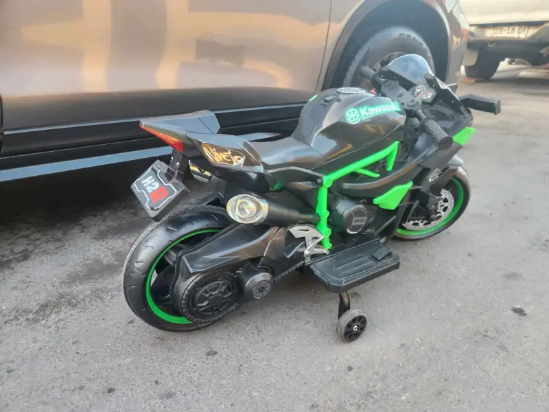 Moto eléctrica infantil Kawasaki verde - 3