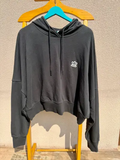 Polerón negro Adidas con capucha - miniatura 1