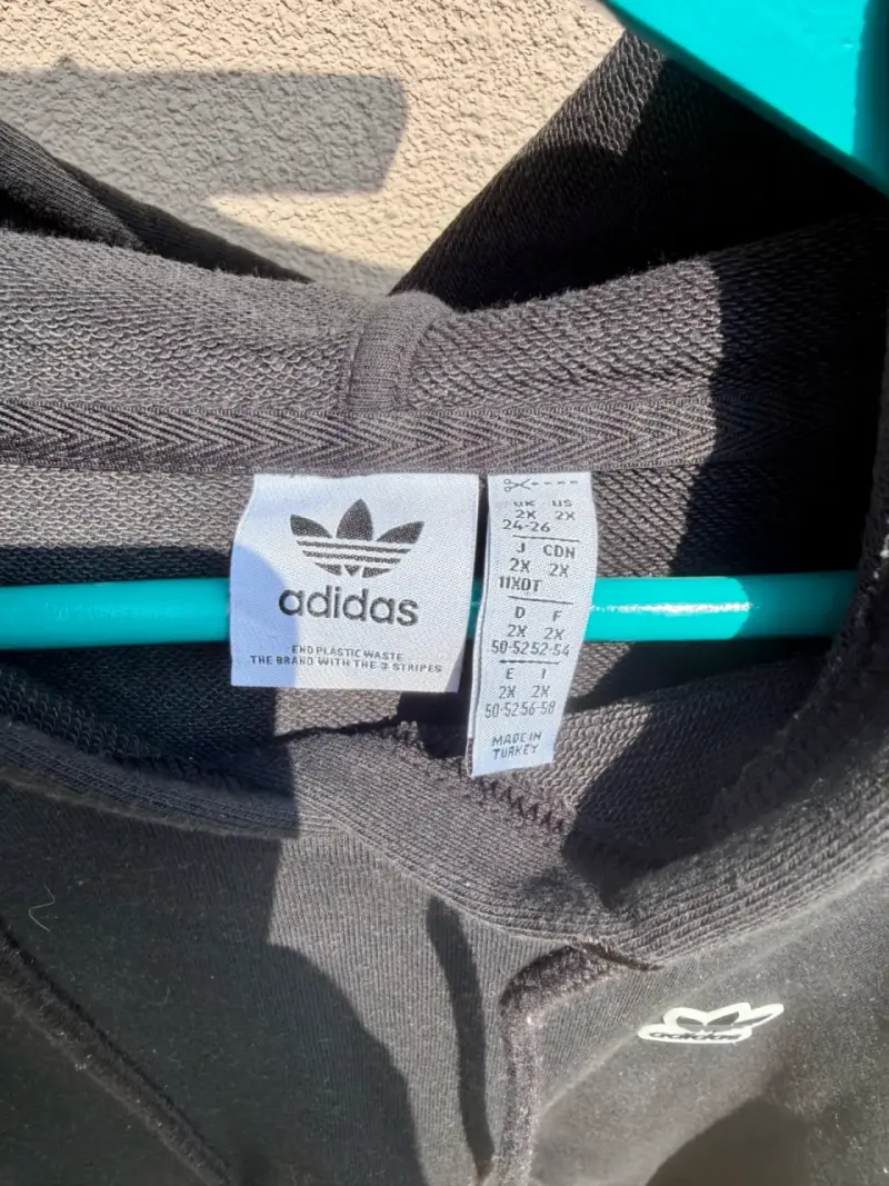 Polerón negro Adidas con capucha - 2