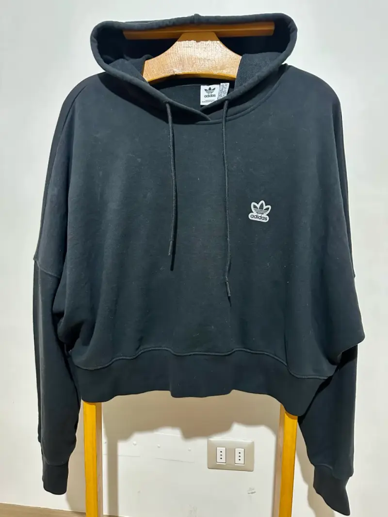 Polerón negro Adidas con capucha - 4