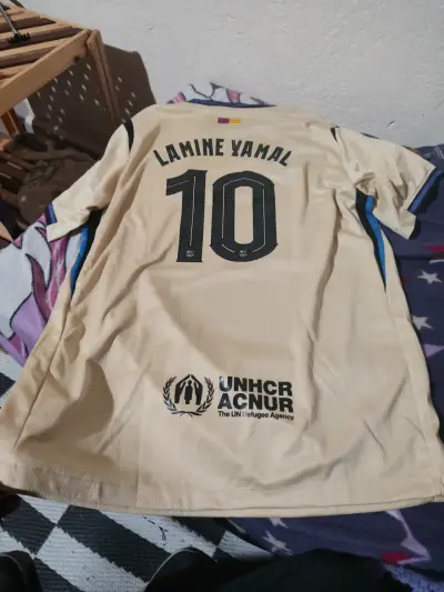Camiseta de fútbol dorada con logos Barcelona - miniatura 2
