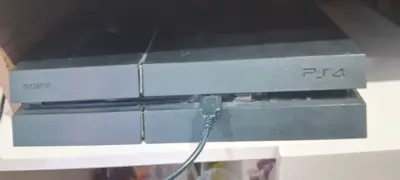 Consola Sony PS4 en buen estado - miniatura 1