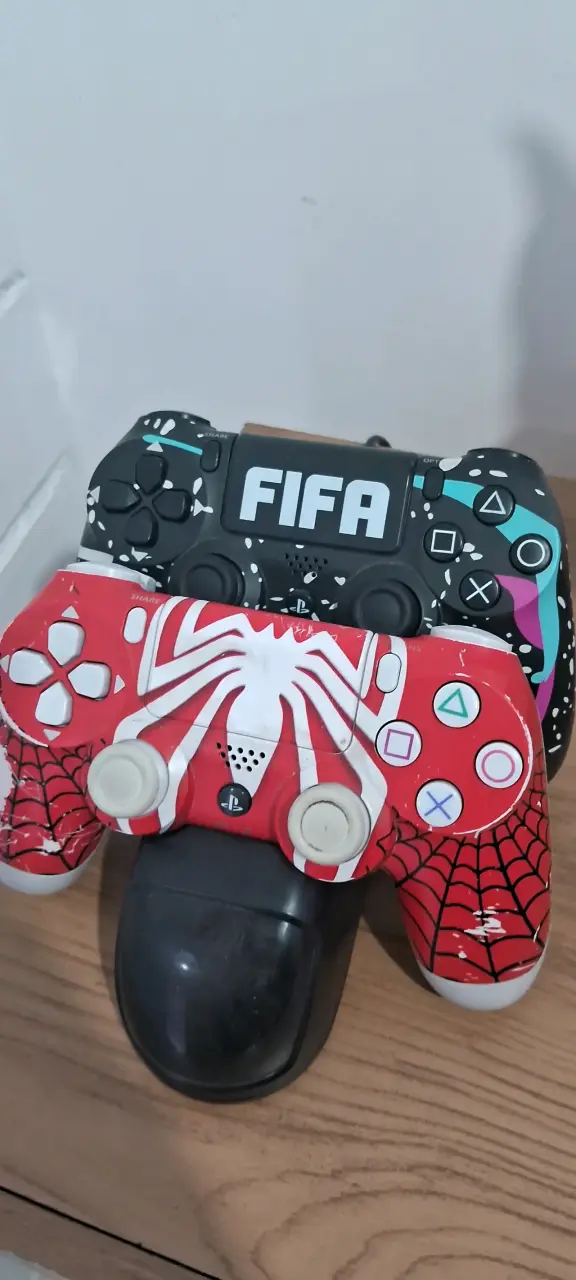 Consola Sony PS4 en buen estado - 2