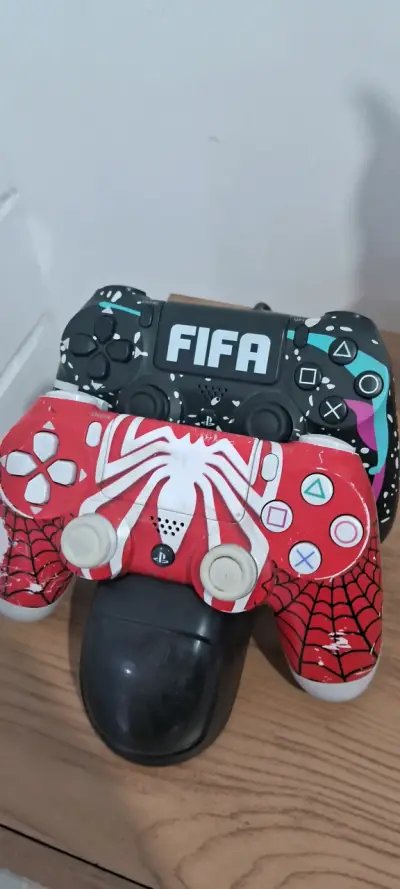 Consola Sony PS4 en buen estado - miniatura 2