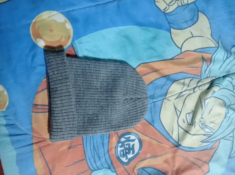 Gorro de lana gris con etiqueta - 2