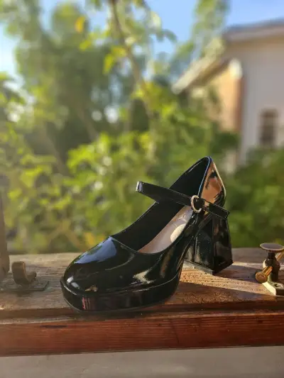 Zapato de charol negro con taco alto - miniatura 1