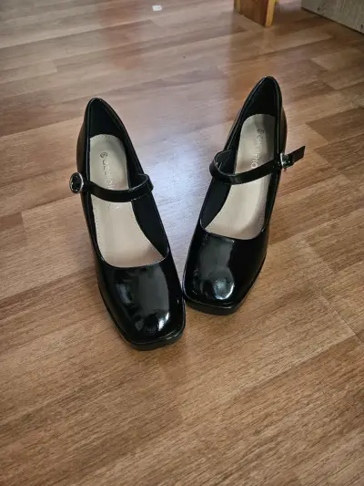 Zapato de charol negro con taco alto - miniatura 3
