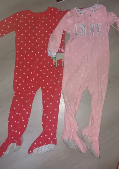Pijamas enteros para bebé en rojo y azul - miniatura 3