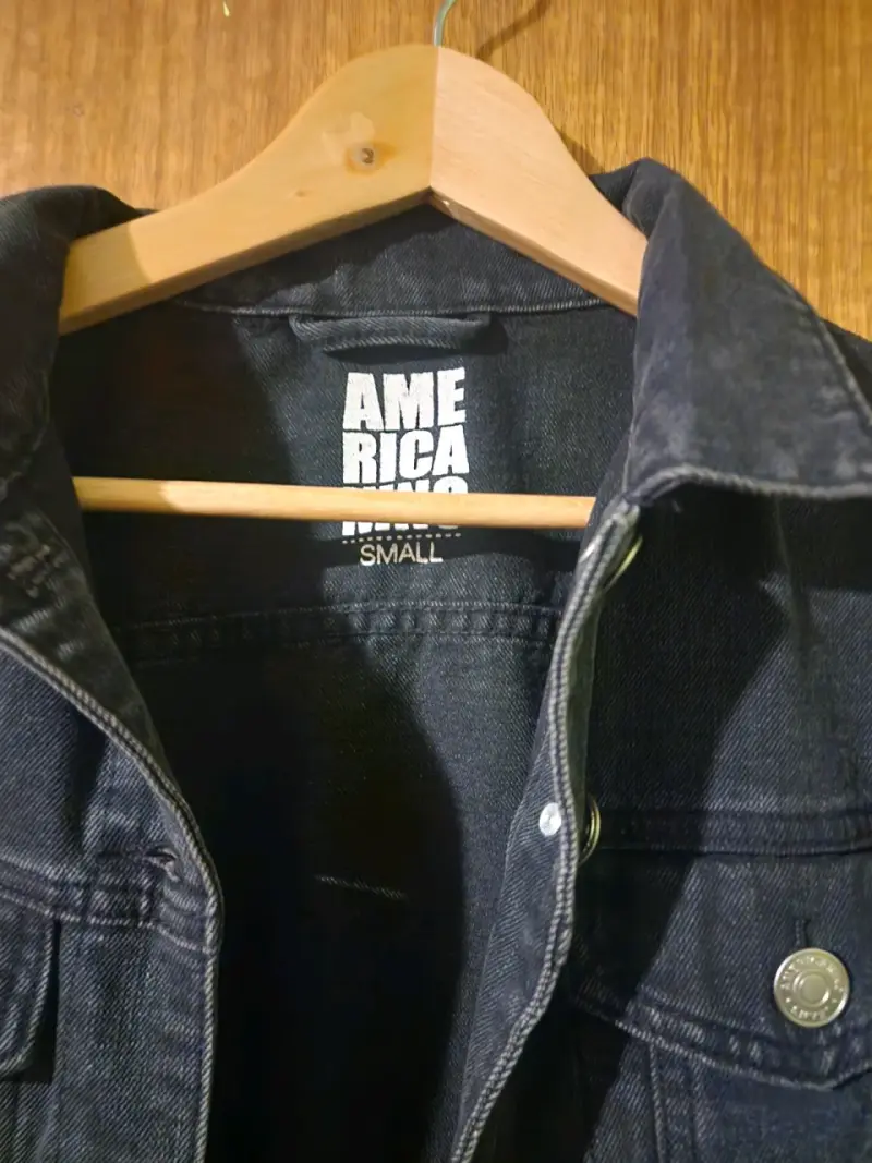 Chaqueta de mezclilla negra American Eagle - 2