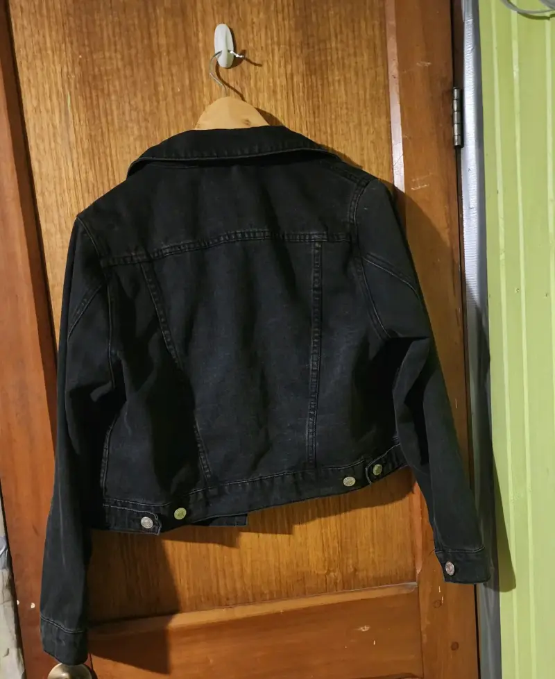Chaqueta de mezclilla negra American Eagle - 3