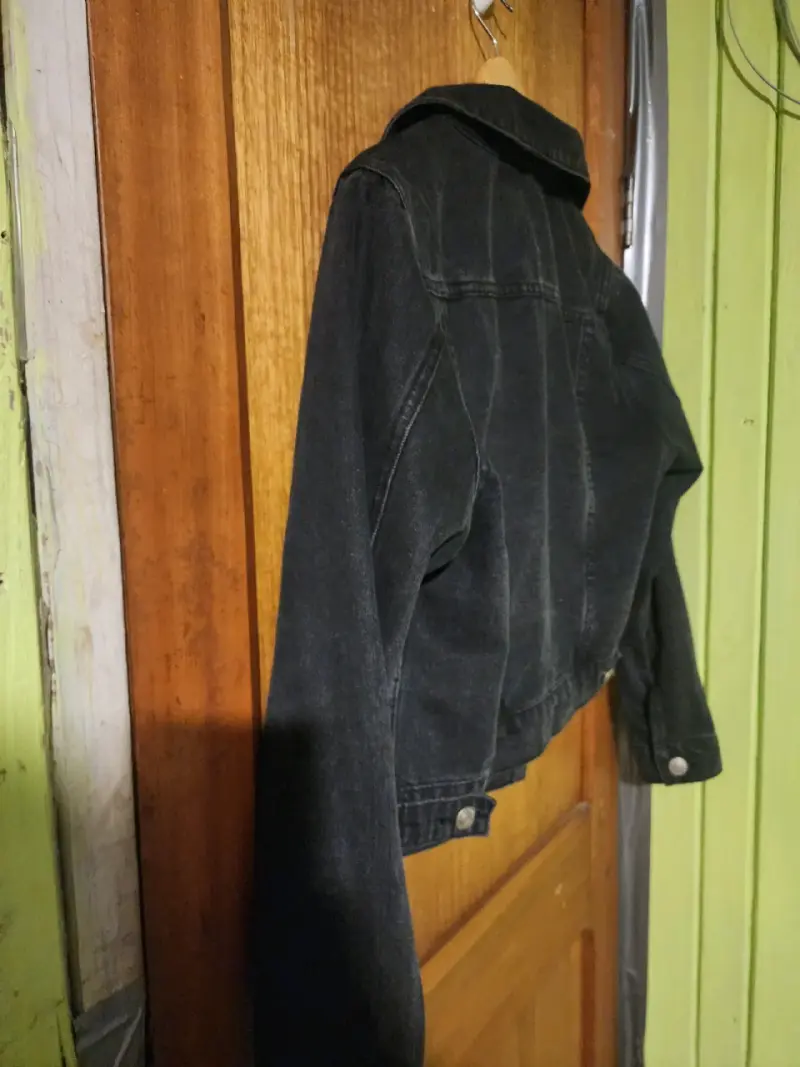 Chaqueta de mezclilla negra American Eagle - 4
