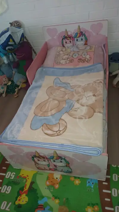 Cama infantil con dosel de unicornios - miniatura 3