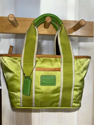Cartera Coach hampton mini tote verde - miniatura 1