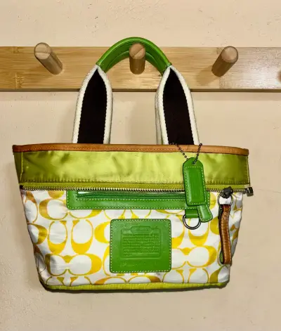 Cartera Coach hampton mini tote verde - miniatura 3