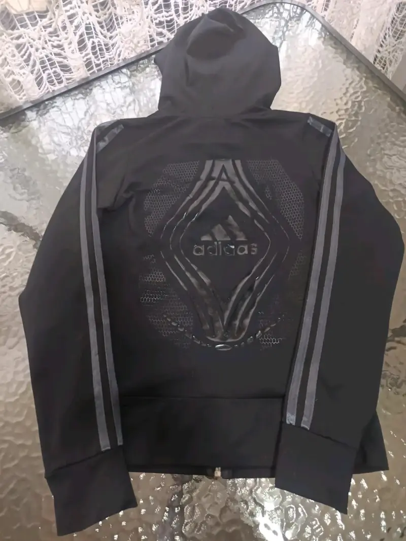 Polerón Adidas negro con capucha - 2