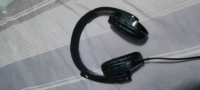 Auriculares gaming con luces LED y soporte RGB. - 2