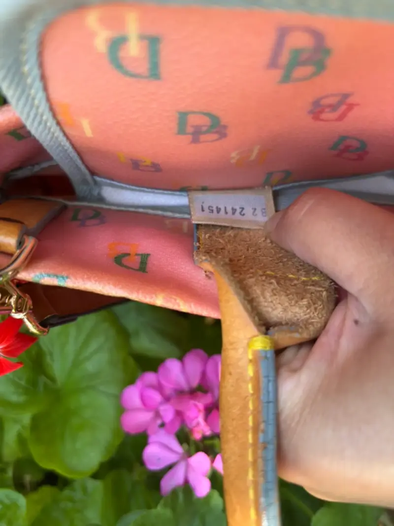 Bolso Dooney & Bourke rainbow signature rosado - 5