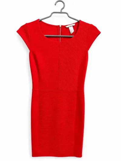Vestido rojo ajustado con cierre trasero - miniatura 1
