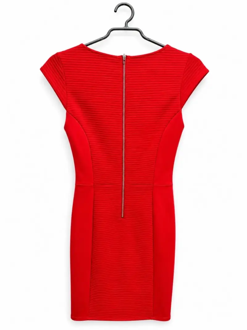Vestido rojo ajustado con cierre trasero - 2