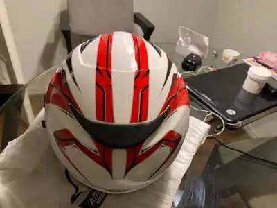 Casco integral Airoh con diseño rojo y blanco - miniatura 5