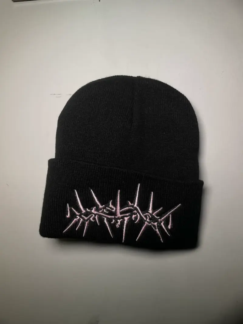 Gorros de lana con diseño bordado - 3
