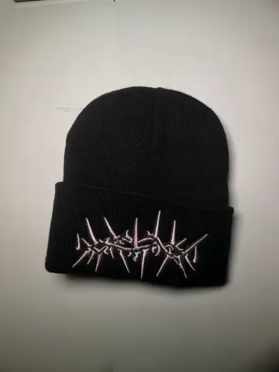 Gorros de lana con diseño bordado - miniatura 3
