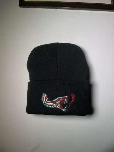 Gorros de lana con diseño bordado - miniatura 4