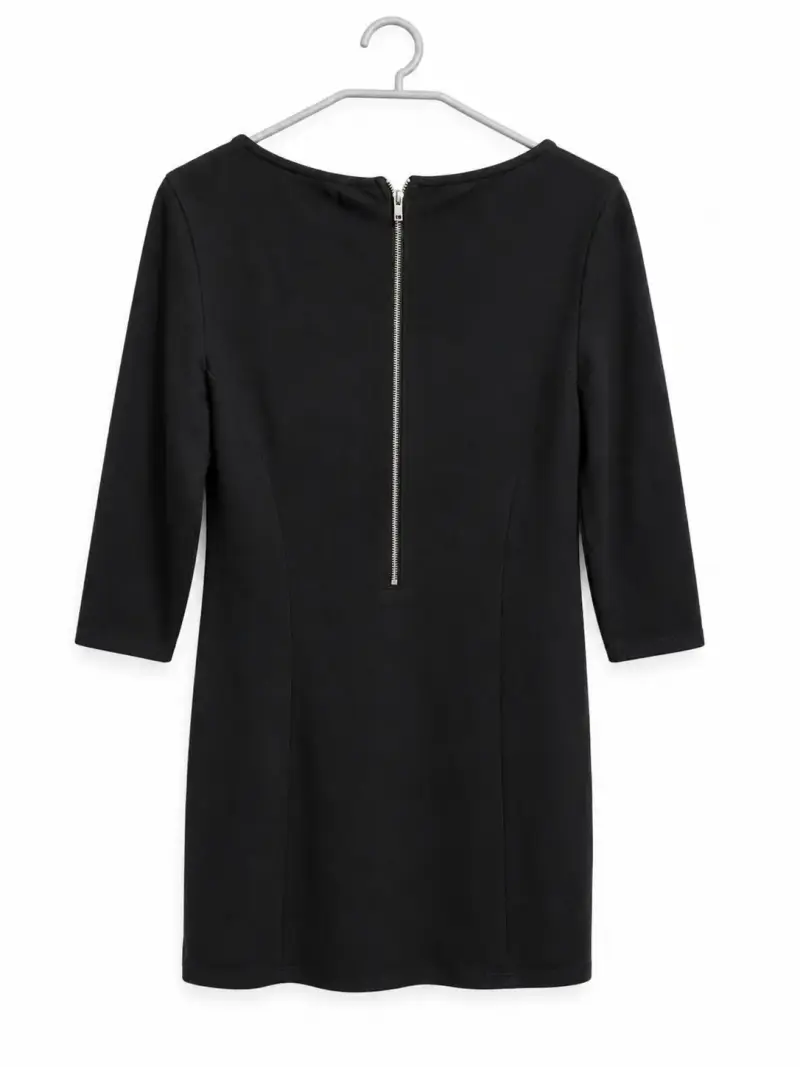 Vestido negro con detalles brillantes - 2