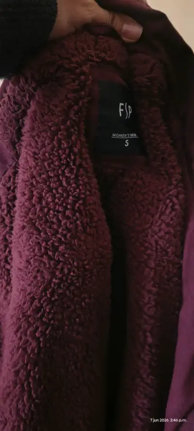 Parka burdeos con cierre y capucha - miniatura 2