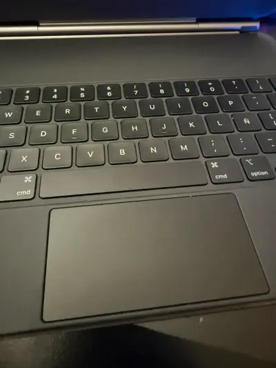 Magic Keyboard Apple Original para iPad Pro 12,9” - miniatura 4