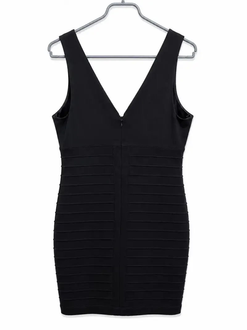 Vestido negro ajustado elegante - 2