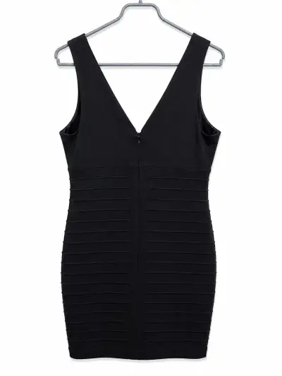 Vestido negro ajustado elegante - miniatura 2
