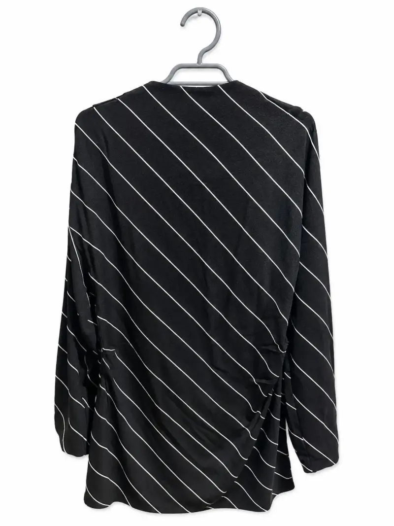 Vestido manga larga negro con rayas diagonales