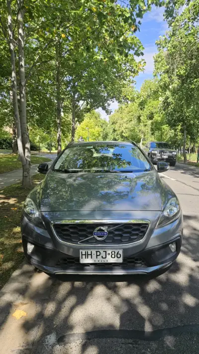 Volvo V40 en excelente estado - miniatura 1