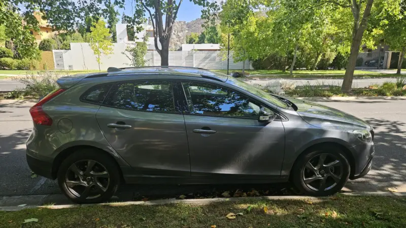 Volvo V40 en excelente estado - 2