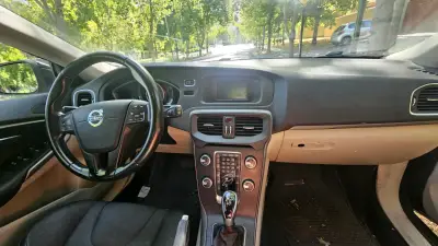 Volvo V40 en excelente estado - miniatura 6