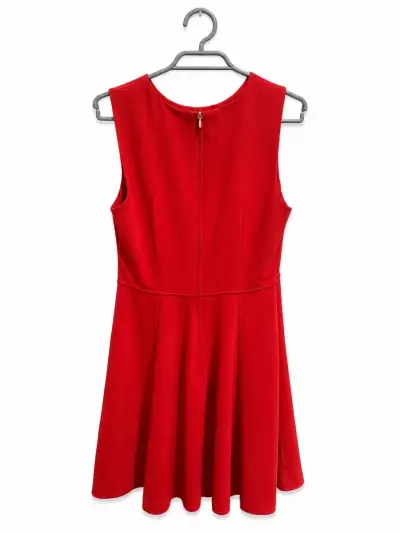 Vestido rojo sin mangas - miniatura 2