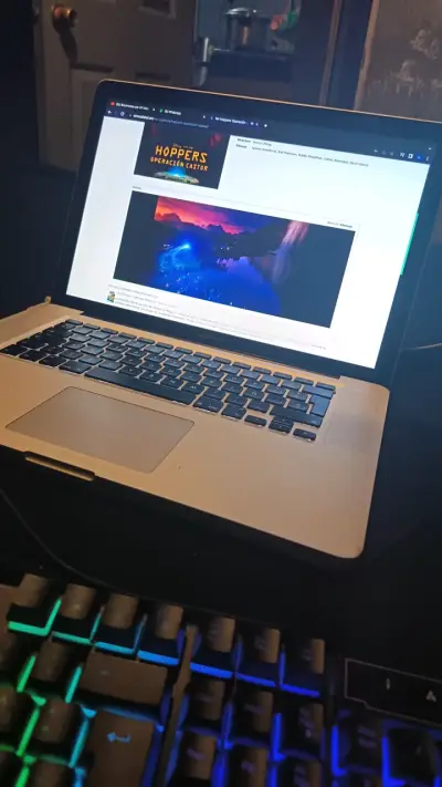 Laptop MacBook Pro 15 pulgadas en buen estado - miniatura 1