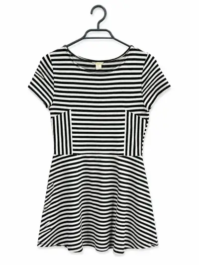 Vestido a rayas blanco y negro - miniatura 1