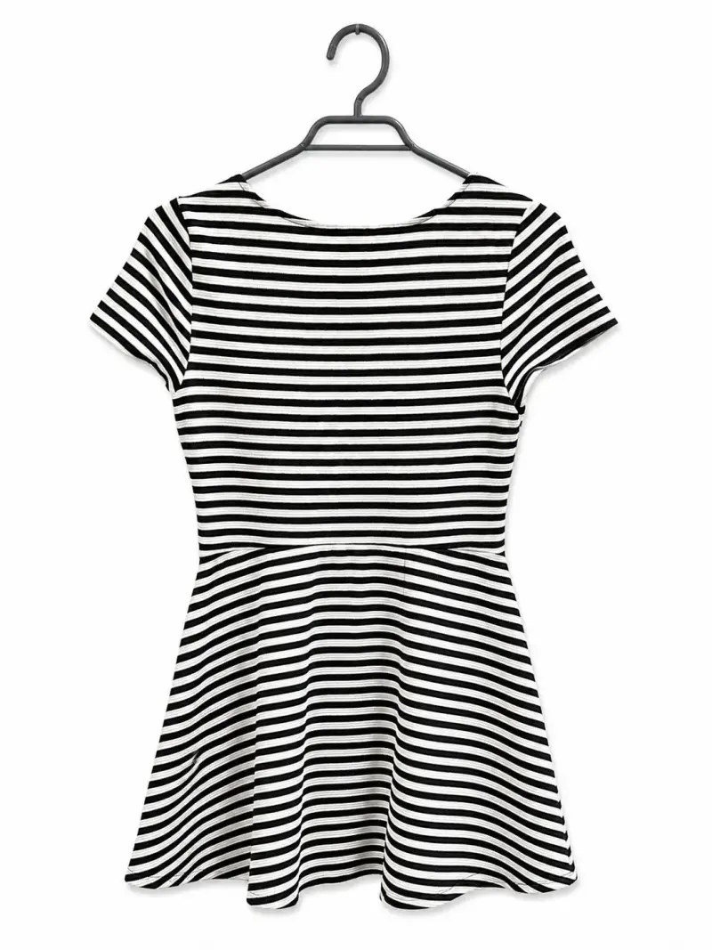 Vestido a rayas blanco y negro - 2